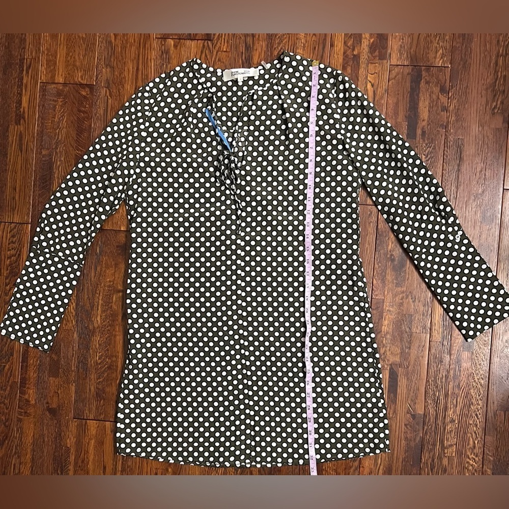 DIANE VON FURSTENBERG Silk Polka Dotted Shift Dress with Keyhole Detail Size 2 - Picture 5 of 10